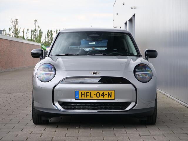 Mini COOPER Mini E Essential XS 40.7 kWh Automaat Navigatie / LED / 17 Inch