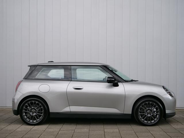 Mini COOPER Mini E Essential XS 40.7 kWh Automaat Navigatie / LED / 17 Inch