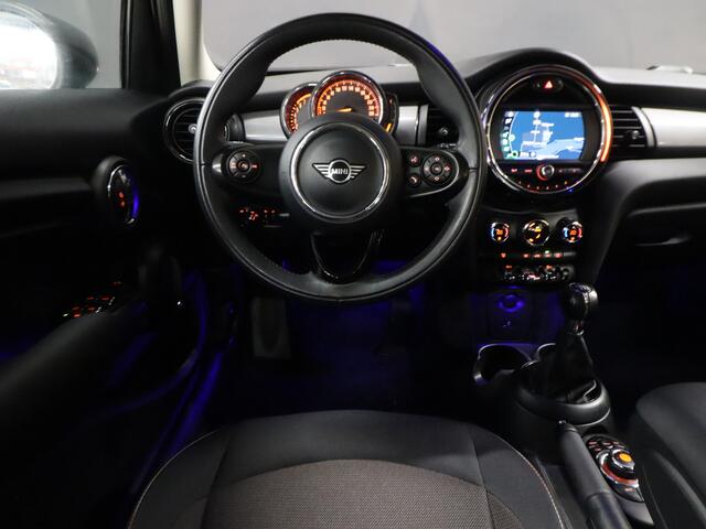 Mini COOPER Mini 1.5 Pepper [APPLE CARPLAY, SFEERVERLICHTING, CRUISE CONTROL, CLIMATE CONTROL, KEYLESS START, NAVIGATIE, NIEUWSTAAT]