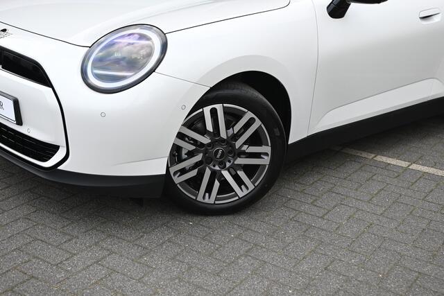 Mini COOPER Hatchback E / Classic / Pakket L / 17 inch Parallel Spoke 2-tone