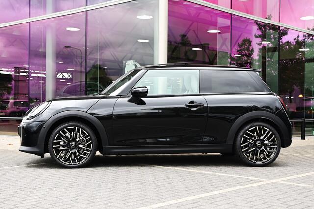 Mini COOPER Hatchback C Automaat / Favoured Trim / Pakket L / 18 inch Night Flash Spoke 2-tone