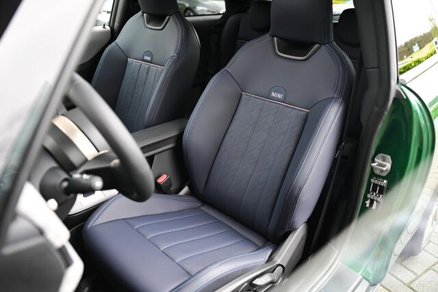 Mini COOPER Hatchback C Automaat / Favoured Trim / Pakket M / 17 inch U-Spoke vibrant silver