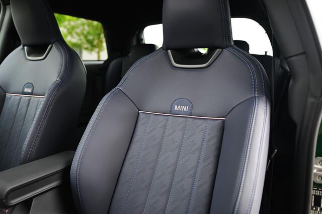 Mini COOPER Hatchback C Automaat / Favoured Trim / Pakket M / 17 inch U-Spoke vibrant silver