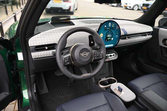 Mini COOPER Hatchback C Automaat / Favoured Trim / Pakket M / 17 inch U-Spoke vibrant silver