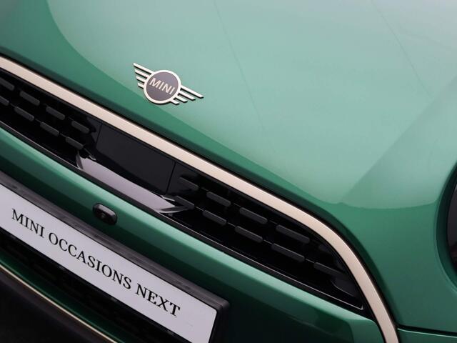 Mini COOPER 3-deurs | Favoured Trim + Package XL + Panoramadak + Harman Kardon + Driving Assistent + Led + Camera + 18''