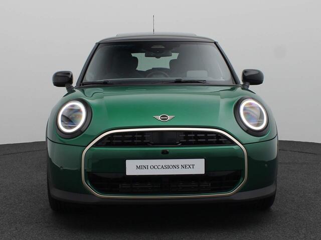 Mini COOPER 3-deurs | Favoured Trim + Package XL + Panoramadak + Harman Kardon + Driving Assistent + Led + Camera + 18''