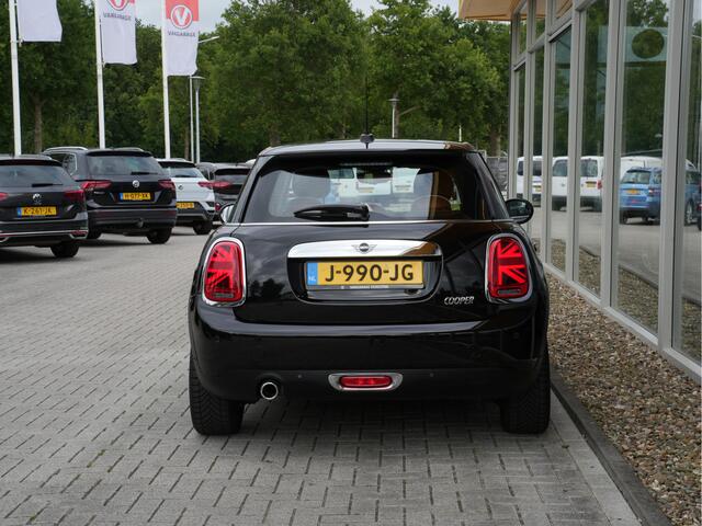 Mini COOPER 1.5 Chili | Clima | Navigatie | Stoelverwarming | Luxe Leder