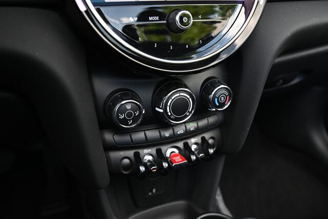 Mini COOPER Cabrio Automaat / LED / Airconditioning / Navigatie / Multifunctioneel stuurwiel / 16"LM-velgen
