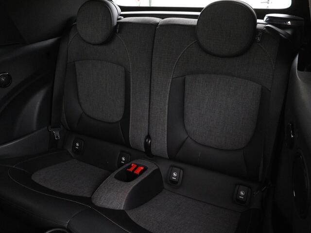 Mini COOPER Cabrio 1.5 Chili | Stoelverwarming | Carplay | Harman/Kardon | Full LED | Keyless | Navigatie | Climate control | Cruise control