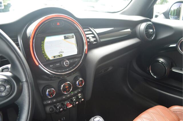 Mini COOPER Cabrio Chili / Sportstoelen / LED / Comfort Access / Stoelverwarming / Navigatie / Leder / Cruise Control