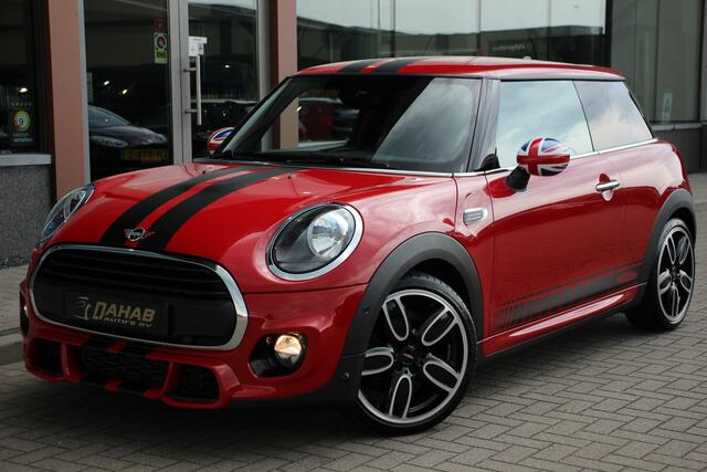 Mini COOPER Mini 1.5 | John Cooper Works Pakket | JCW Stoelen | Parkeersensoren | Stoelverwarming