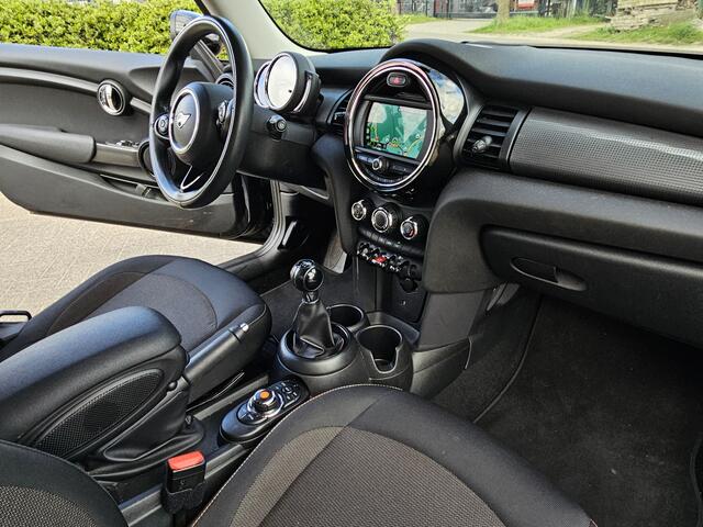 Mini COOPER Mini 1.5 136 Pk! Navi! Lm Velgen! Apk 6-2026! Zondag OPEN!