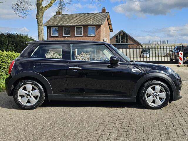Mini COOPER Mini 1.5 136 Pk! Navi! Lm Velgen! Apk 6-2026! Zondag OPEN!
