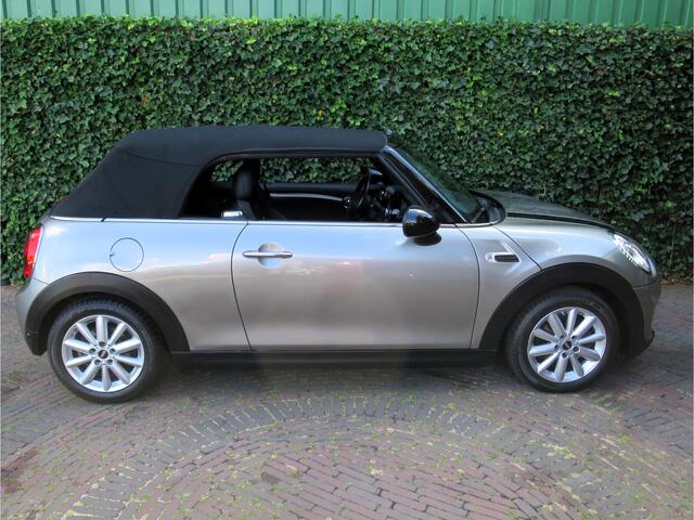 Mini COOPER Cabrio 1.5 Chili F57 met Leer, LED, A.Camera, Navi en 16"