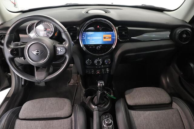 Mini COOPER Mini 1.5 Classic | Parkeersensor | Navigatie | Airco | AppleCarplay AndroidAuto | LED |
