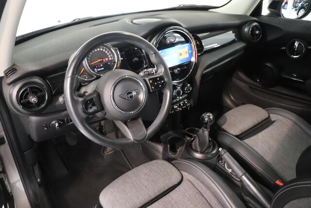 Mini COOPER Mini 1.5 Classic | Parkeersensor | Navigatie | Airco | AppleCarplay AndroidAuto | LED |