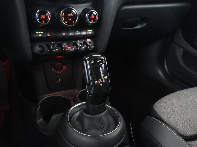 Mini COOPER 1.5 Chili | Stoelverwarming | Carplay | Full LED | Climate control | Half leder | Navigatie | Parkeerhulp | Cruise control | Bluetooth