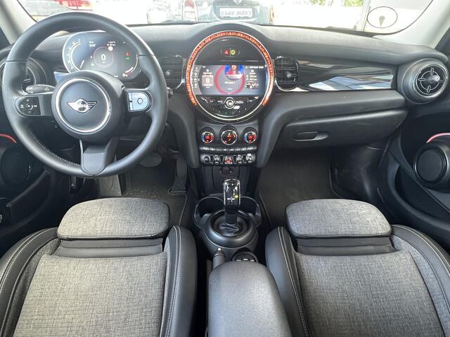 Mini COOPER Mini 1.5 5-Drs Automaat Classic Camera Sportstoelen Clima Stoelverwarming Lm Velgen Zwart Dak Led Koplampen Parkeersensoren All Season 1e Eigenaar BTW