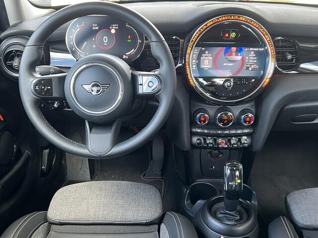 Mini COOPER Mini 1.5 5-Drs Automaat Classic Camera Sportstoelen Clima Stoelverwarming Lm Velgen Zwart Dak Led Koplampen Parkeersensoren All Season 1e Eigenaar BTW