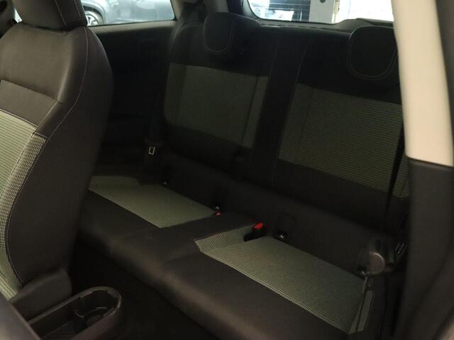 Mini COOPER E Essential 40.7 kWh - SOH 99,9% ! - ORIGINEEL NEDERLANDSE AUTO - 3-FASE - NAVIGATIE - PARKEERSENSOREN VOOR/ ACHTER - 17 INCH LICHT METALEN VELGEN - ARMSTEUN VOOR - CAMERA - NIEUW MODEL- GEWELDIGE RIJEIGENSCHAPPEN