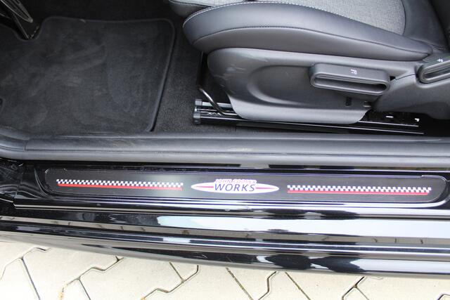 Mini COOPER Mini 1.5 Chili Serious Business | NAP | JCW pakket | LED | Navi