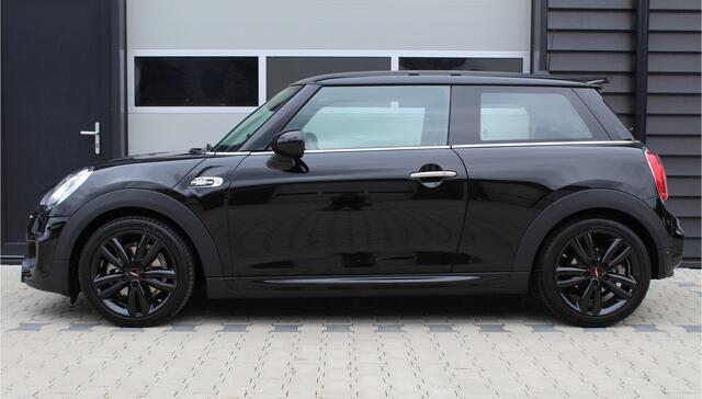 Mini COOPER Mini 1.5 Chili Serious Business | NAP | JCW pakket | LED | Navi