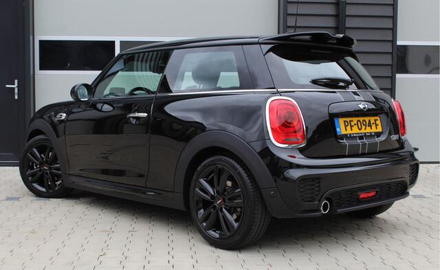Mini COOPER Mini 1.5 Chili Serious Business | NAP | JCW pakket | LED | Navi