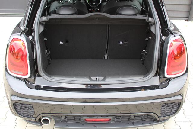 Mini COOPER Mini 1.5 Chili Serious Business | NAP | JCW pakket | LED | Navi