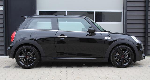 Mini COOPER Mini 1.5 Chili Serious Business | NAP | JCW pakket | LED | Navi
