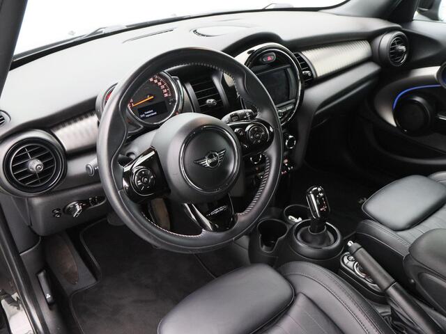 Mini COOPER Yours 1.5 136 Pk Automaat | Leder | 18 Inch | LED | Sensoren | Privacy Glass | Navigatiesysteem | 73.337 Km!!