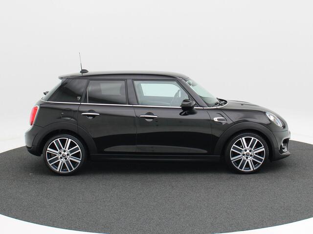 Mini COOPER Yours 1.5 136 Pk Automaat | Leder | 18 Inch | LED | Sensoren | Privacy Glass | Navigatiesysteem | 73.337 Km!!