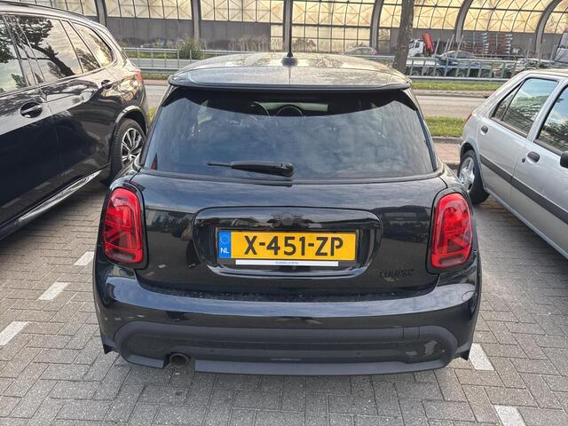 Mini COOPER 3-deurs Camden Edition | Camera | Stoelverwarming | Privacy glass | Piano Black exterior |