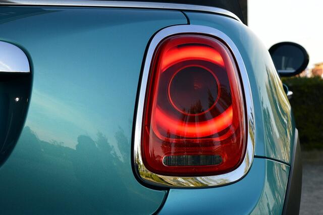 Mini COOPER Mini Cabrio 1.5 Chili Serious Business Rijklaarprijs-Garantie Leder Interieur Led Navigatie Airco Stoelverwarming