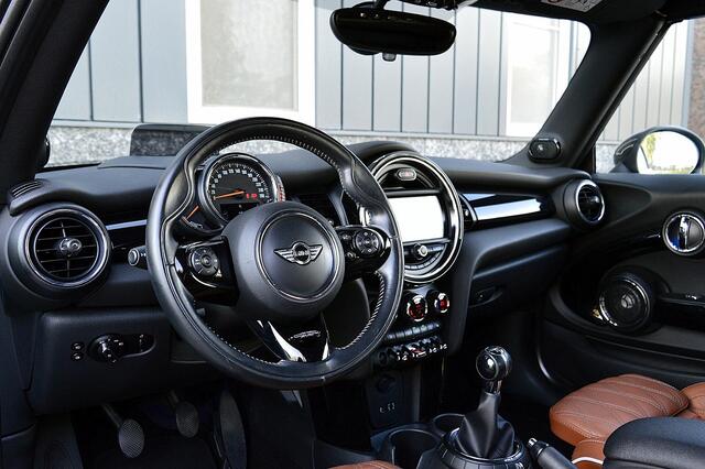 Mini COOPER Mini Cabrio 1.5 Chili Serious Business Rijklaarprijs-Garantie Leder Interieur Led Navigatie Airco Stoelverwarming