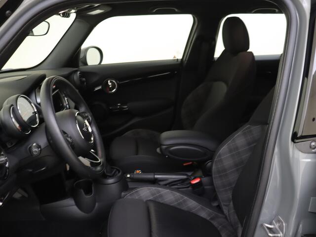 Mini COOPER Mini 1.5 Chili Business | Automaat | Clima | Navigatie | Parkeerhulp |