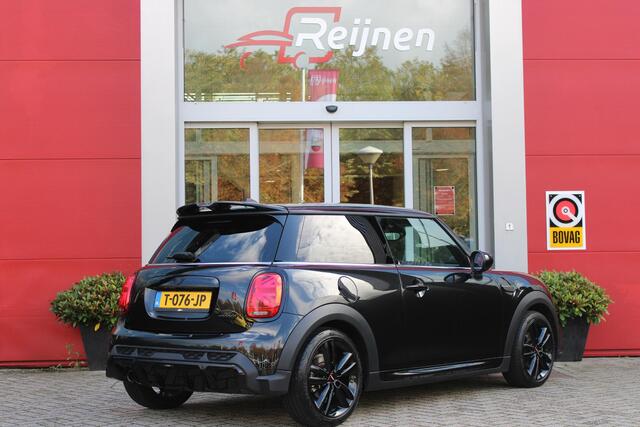 Mini COOPER Mini 1.5 136PK JOHN COOPER WORKS RESOLUTE ED. | AUTOMAAT | NAVIGATIE 8,8'' | DRAADLOOS APPLE CARPLAY | SFEERVERLICHTING | 17'' JCW VIJF DUBBELSPAAKS VELGEN IN GLOSS BLACK | JCW VOOR EN ACHTERBUMPER | JCW SPORTSTOELEN MET LEER/ALCATARA | JCW DORPEL INSTAPL