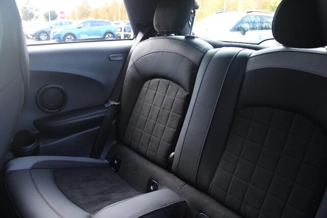 Mini COOPER Mini 1.5 136PK JOHN COOPER WORKS RESOLUTE ED. | AUTOMAAT | NAVIGATIE 8,8'' | DRAADLOOS APPLE CARPLAY | SFEERVERLICHTING | 17'' JCW VIJF DUBBELSPAAKS VELGEN IN GLOSS BLACK | JCW VOOR EN ACHTERBUMPER | JCW SPORTSTOELEN MET LEER/ALCATARA | JCW DORPEL INSTAPL