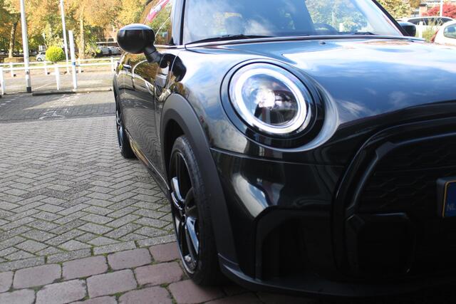 Mini COOPER Mini 1.5 136PK JOHN COOPER WORKS RESOLUTE ED. | AUTOMAAT | NAVIGATIE 8,8'' | DRAADLOOS APPLE CARPLAY | SFEERVERLICHTING | 17'' JCW VIJF DUBBELSPAAKS VELGEN IN GLOSS BLACK | JCW VOOR EN ACHTERBUMPER | JCW SPORTSTOELEN MET LEER/ALCATARA | JCW DORPEL INSTAPL