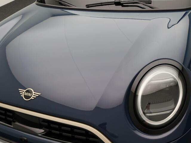 Mini COOPER Mini 1.5 C Favoured Demo voertuig korting per gereden kilometer. Neem contact op voor de actuele prijs.