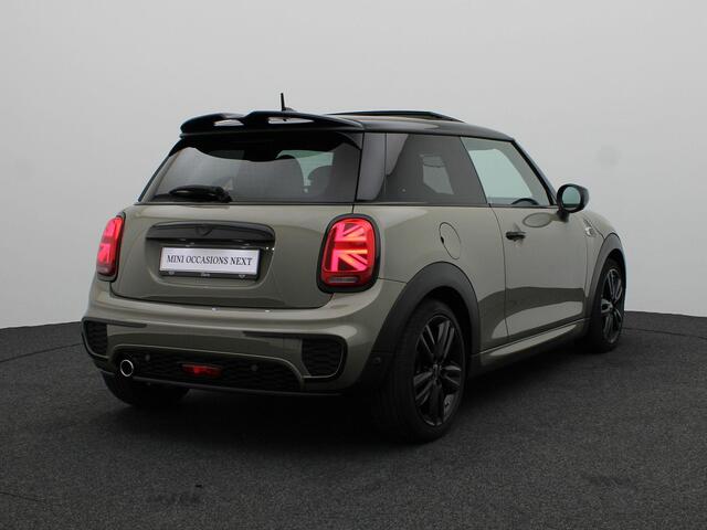 Mini COOPER 3-deurs Automaat l John Cooper Works Trim l Serious Business l 17" LM Track Spoke zwart l Apple CarPlay