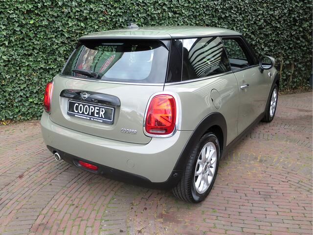 Mini COOPER 1.5 Pepper F56 LCI met Navi, LED, Clima en 16"