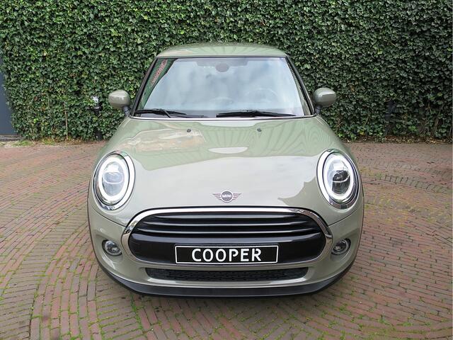 Mini COOPER 1.5 Pepper F56 LCI met Navi, LED, Clima en 16"