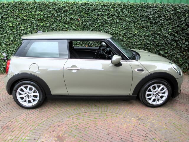 Mini COOPER 1.5 Pepper F56 LCI met Navi, LED, Clima en 16"