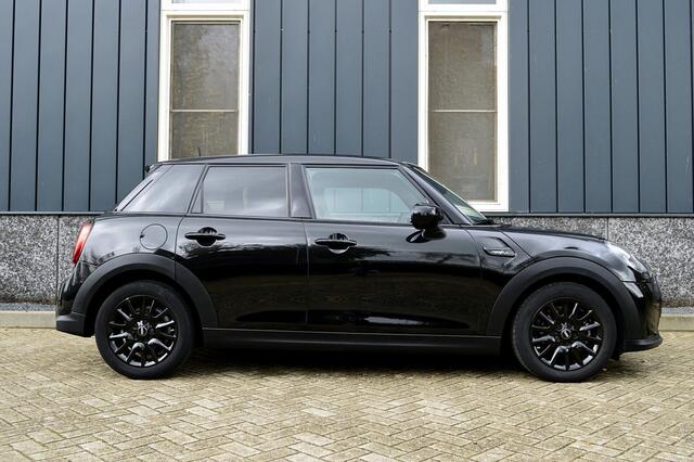 Mini COOPER Mini 1.5 Camden Go Edition Rijklaarprijs-Garantie Sport Interieur Led Camera Navigatie Apple-carplay