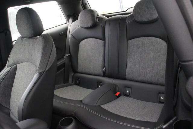 Mini COOPER Electric Business Edition 33 kWh - Carplay, Navi, Camera, Stoelverw.