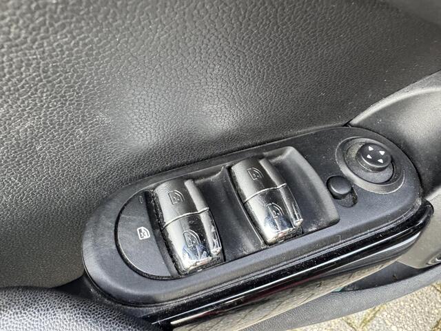 Mini COOPER Mini 1.5 Chili Serious Business | Navigatie | Climate Control | Parkeersensoren | Lichtmetalen Velgen |