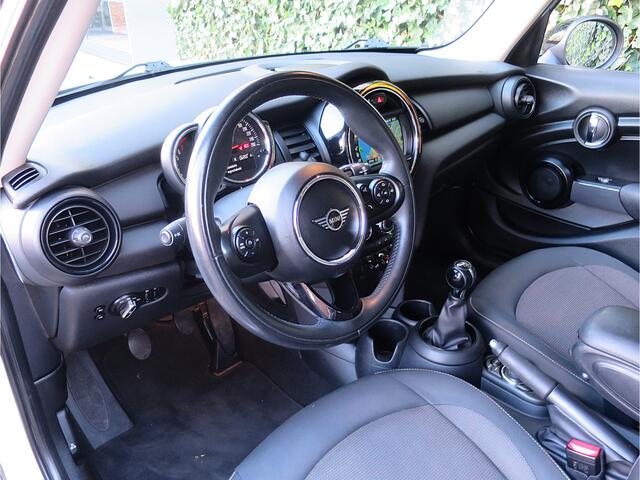 Mini COOPER 1.5 One Business Ed. F55 5-drs met Airco, Cruise, Apple CarPlay en 16"