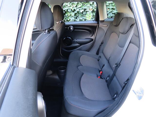 Mini COOPER 1.5 One Business Ed. F55 5-drs met Airco, Cruise, Apple CarPlay en 16"