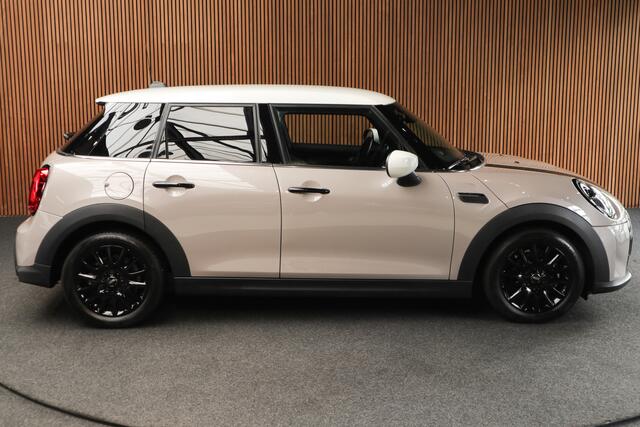 Mini COOPER Mini 1.5 Navi Leer Camera PDC Carplay Keyless LM velgen Zwarte binnenhemel Stoelverwarming Sportstoelen LED BTW auto!