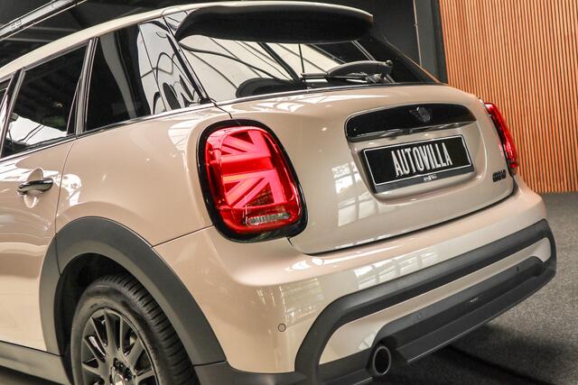 Mini COOPER Mini 1.5 Navi Leer Camera PDC Carplay Keyless LM velgen Zwarte binnenhemel Stoelverwarming Sportstoelen LED BTW auto!